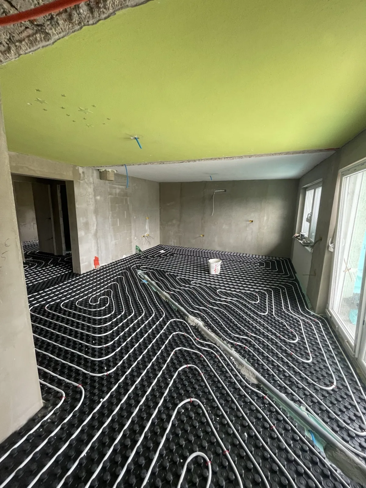 Dnevna soba in balkon – prenova – Dvonadstropno stanovanje v hiši Ljubljana