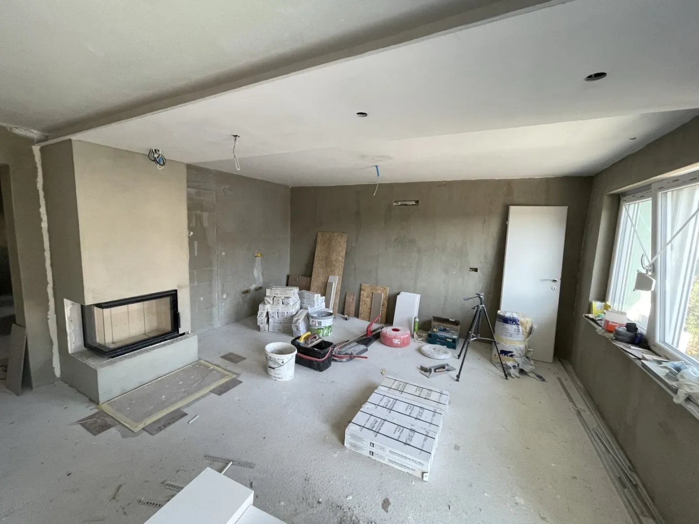 Dnevna soba in balkon – prenova – Dvonadstropno stanovanje v hiši Ljubljana