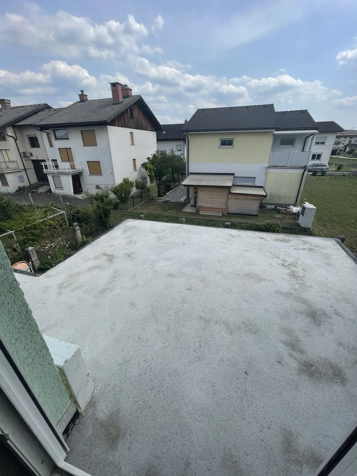 Dnevna soba in balkon – prenova – Dvonadstropno stanovanje v hiši Ljubljana