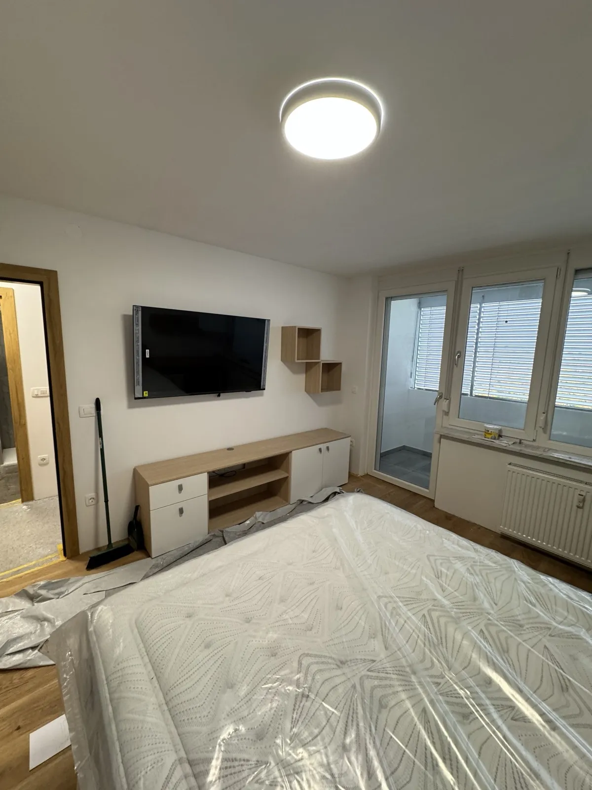 Dnevna soba s spalnico – prenova – Stanovanje Ljubljana Štepanjsko naselje