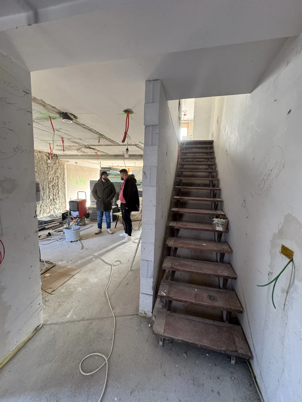 Hodnik in stopnišče – prenova – Vrstna hiša Ljubljana Brod