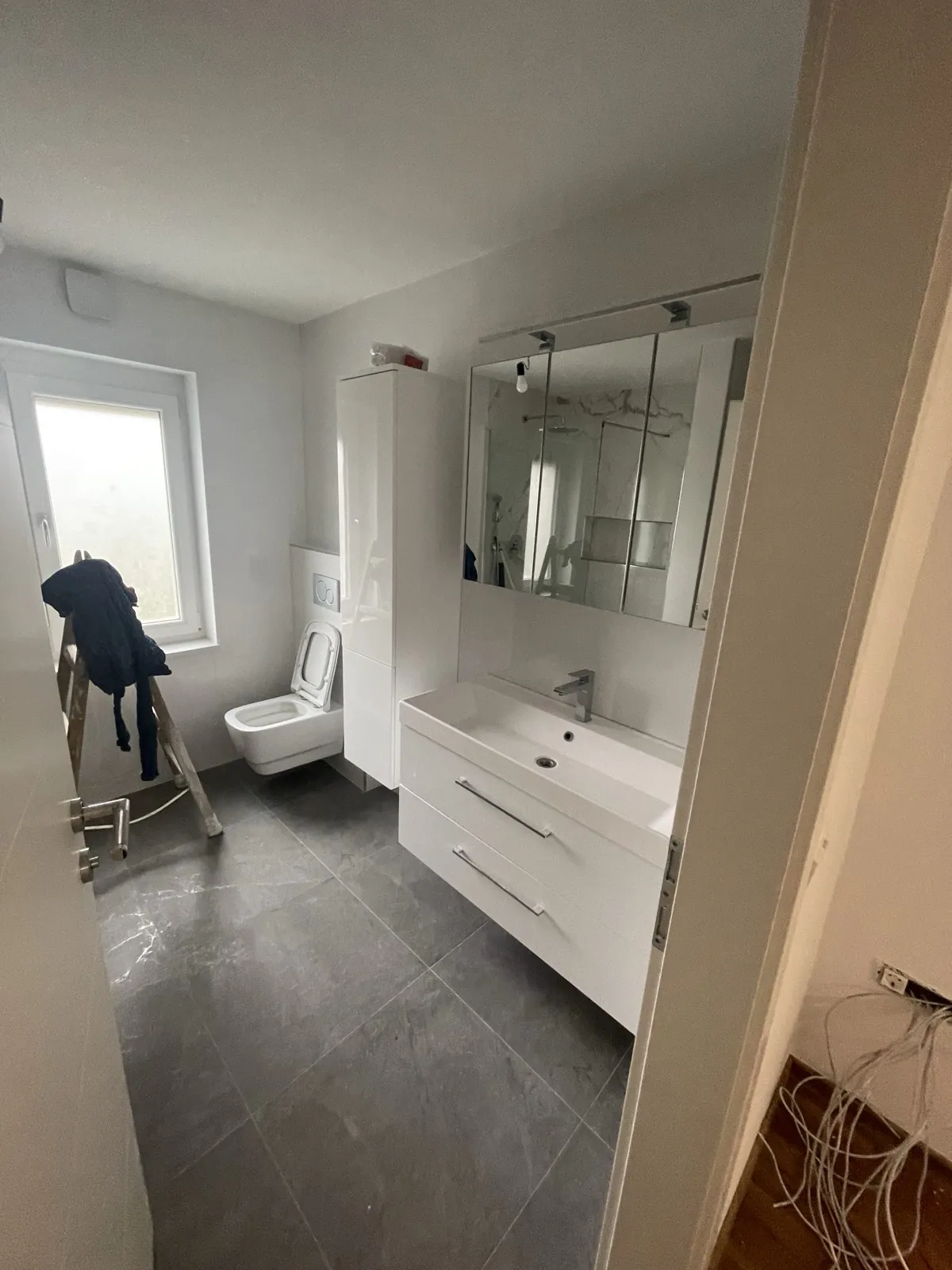Kopalnica – prenova – Dvonadstropno stanovanje v hiši Ljubljana