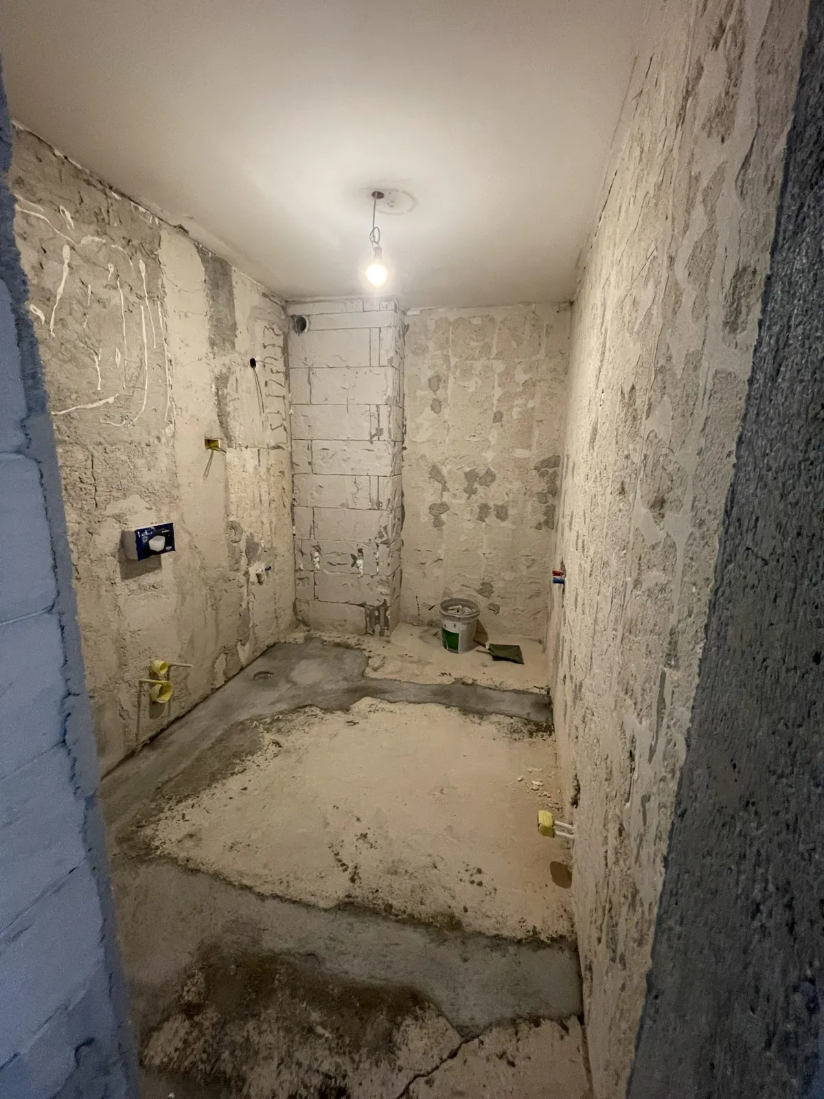 Kopalnica spodaj – prenova – Dupleks stanovanje Ljubljana