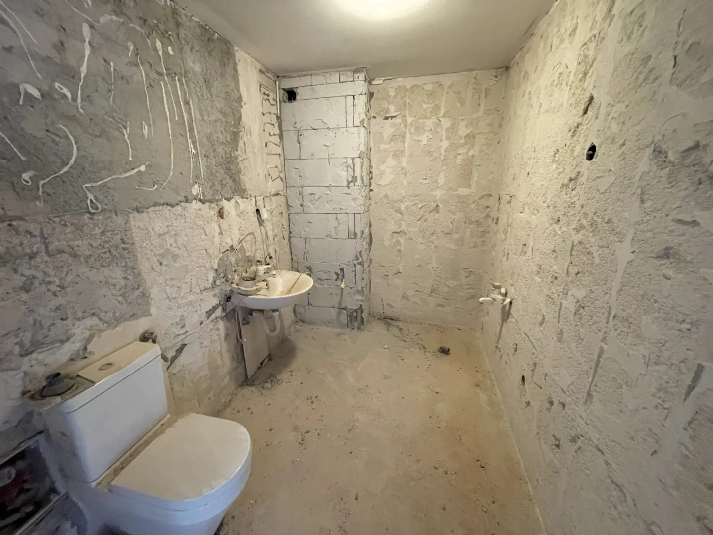 Kopalnica spodaj – prenova – Dupleks stanovanje Ljubljana