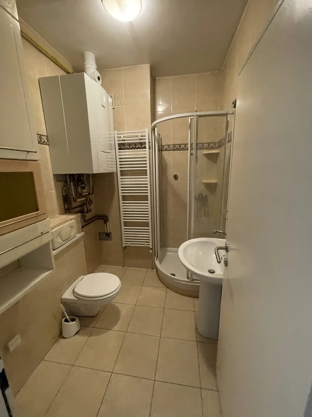 Kopalnica zgoraj – prenova – Dupleks stanovanje Ljubljana