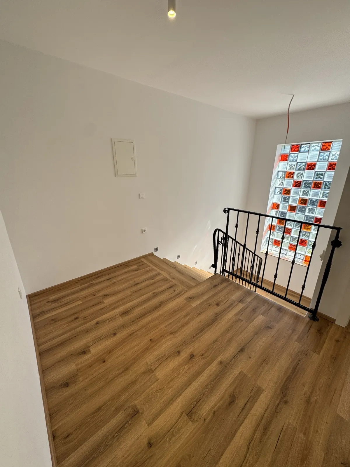 Stopnišče in hodnik – prenova – Hiša Ljubljana Vič – notranja prenova