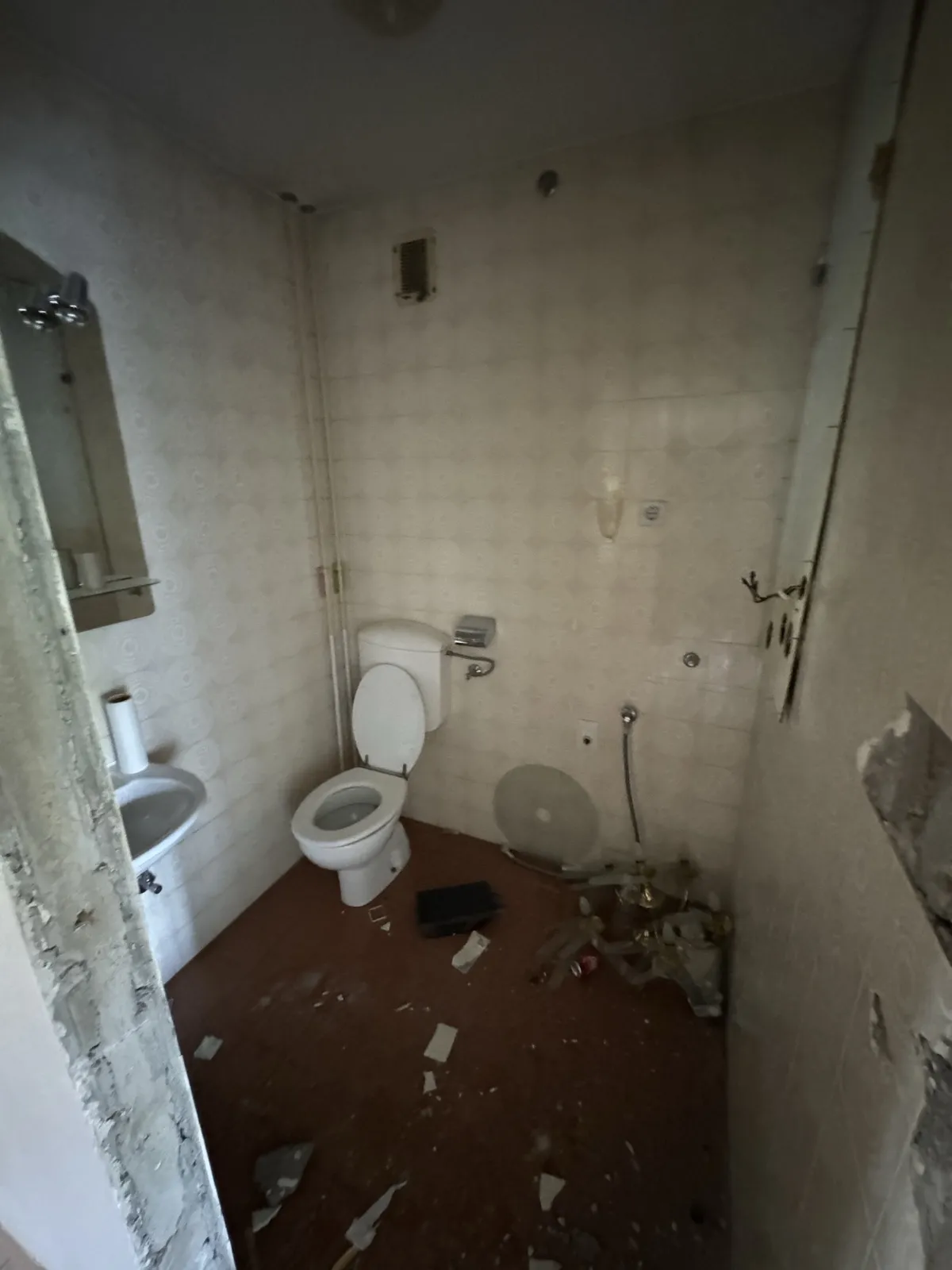 WC – prenova – Vrstna hiša Ljubljana Brod