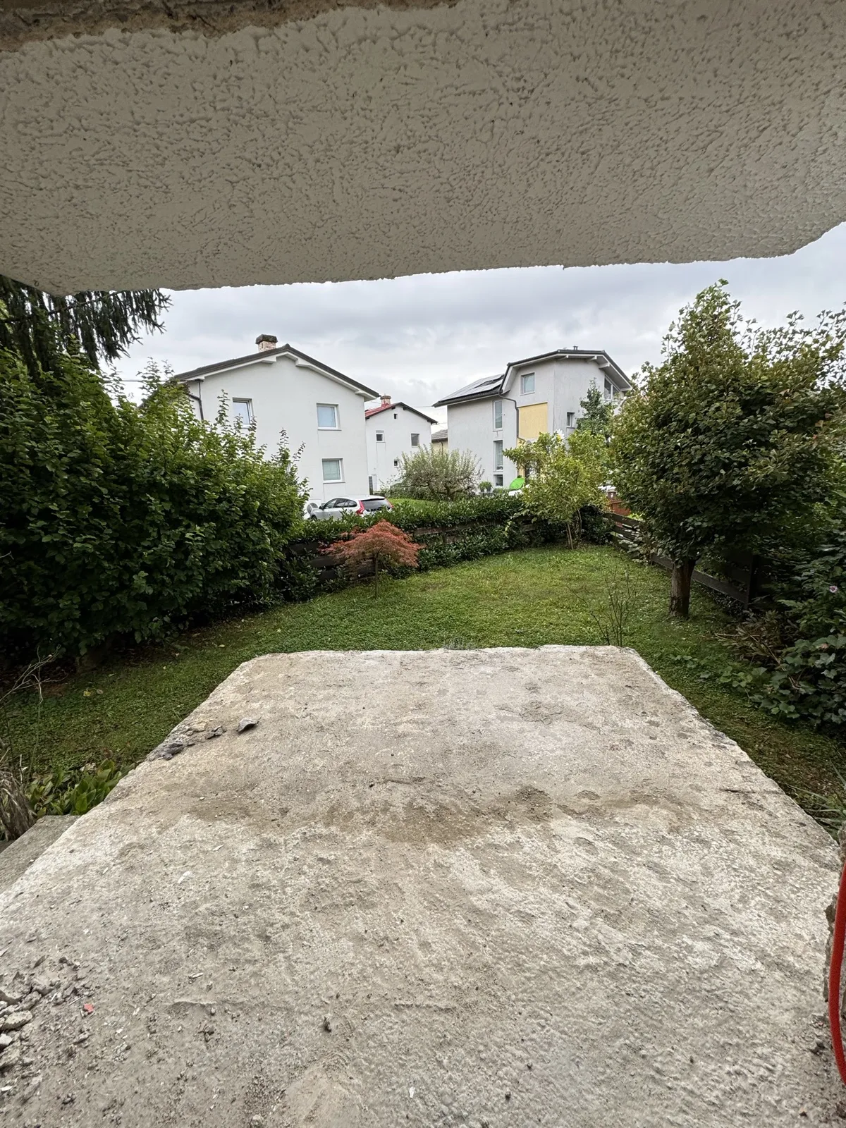 Zunanjost – zadaj in vrt – prenova – Vrstna hiša Ljubljana Brod
